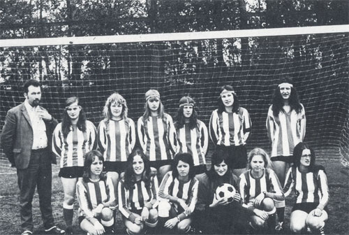 Het dames elftal van Sportclub 1971